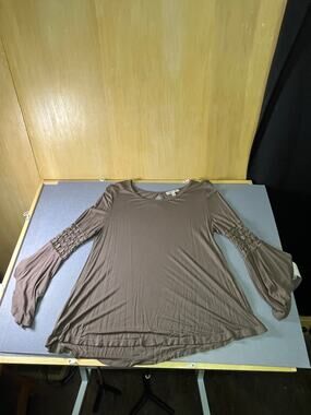 Roommates Women's Large Taupe Crochet Bell-Sleeve High-Low Tunic Top